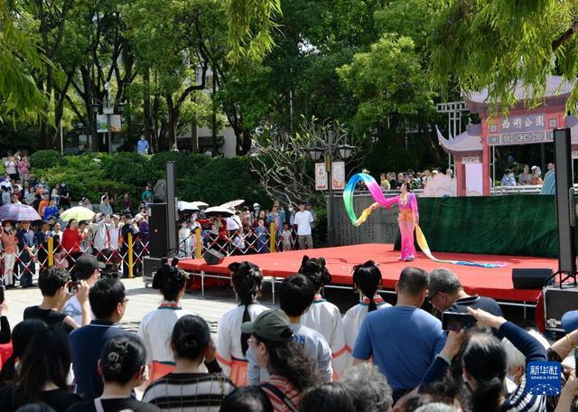 福建福州：上巳百花竞春光