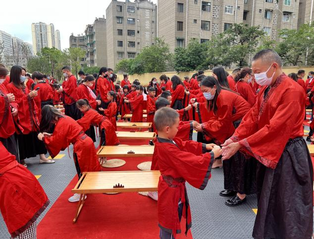 昆明西山区第二幼儿园举行毕业典礼暨 “开笔礼”活动