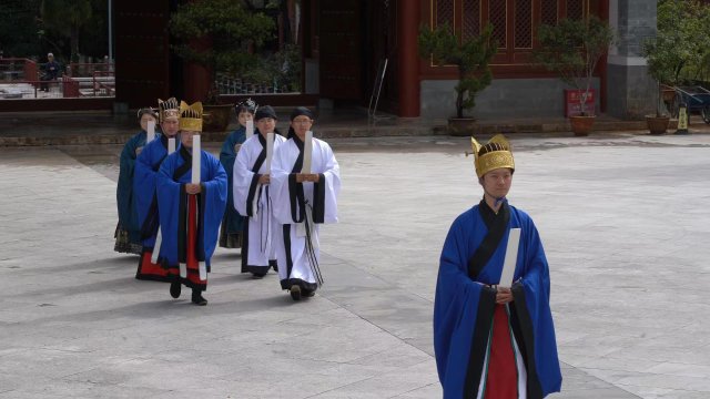 循古礼致先师，昆明文庙举行祭孔仪式