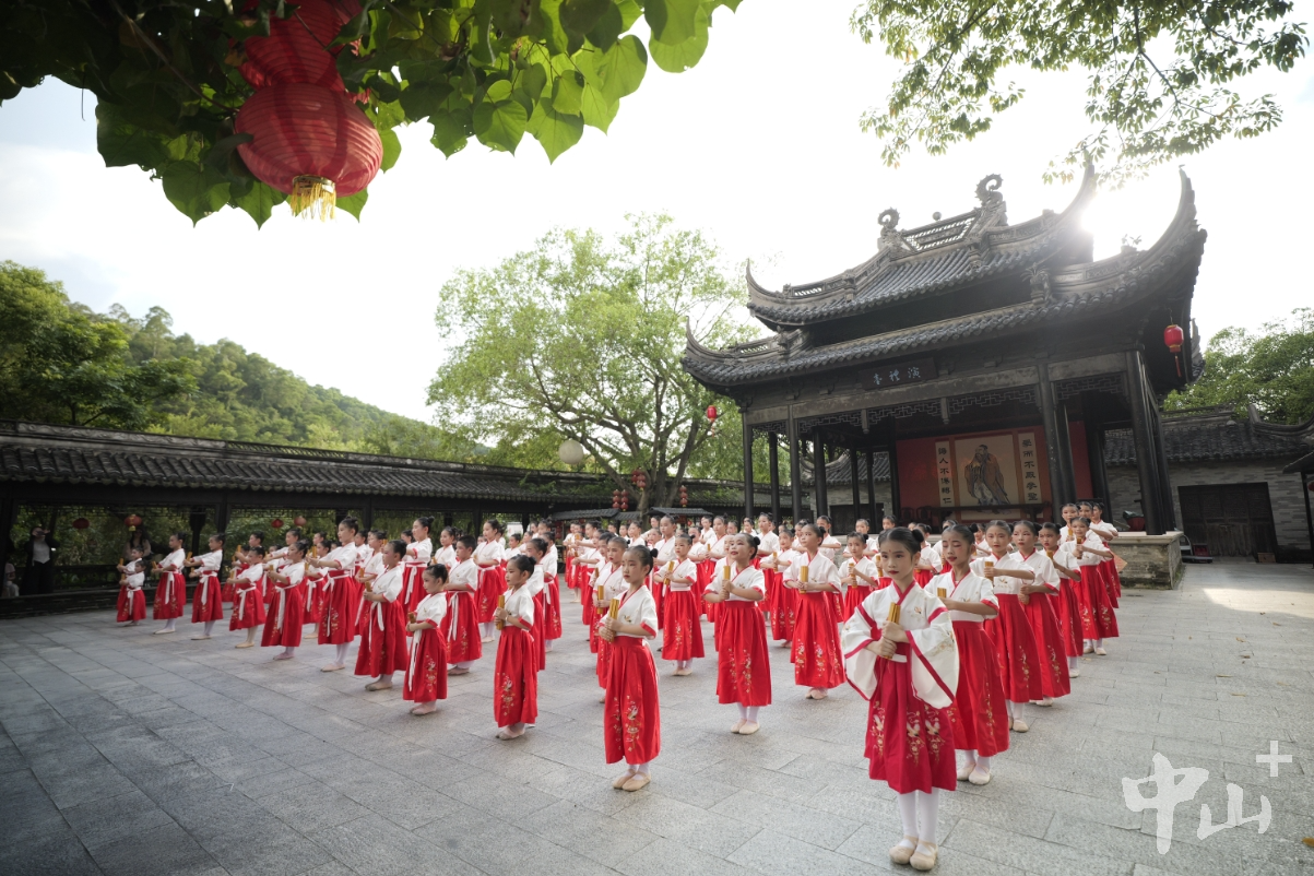 “千人歌舞颂香山”公益活动启幕，展现中山青少年国学风采